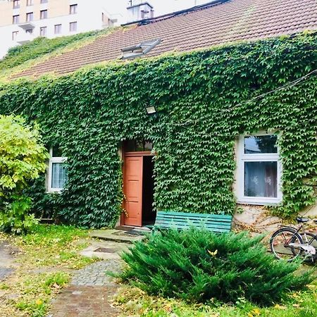 Apartment In Ivy Covered House, Near Old Town Krasków Exterior foto